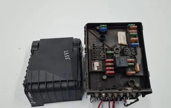 Volkswagen Golf V Fuse module 1K0937125A
