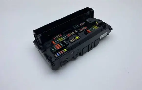 BMW 5 F10 F11 Fuse module 9252815 3-1703344-2 161011