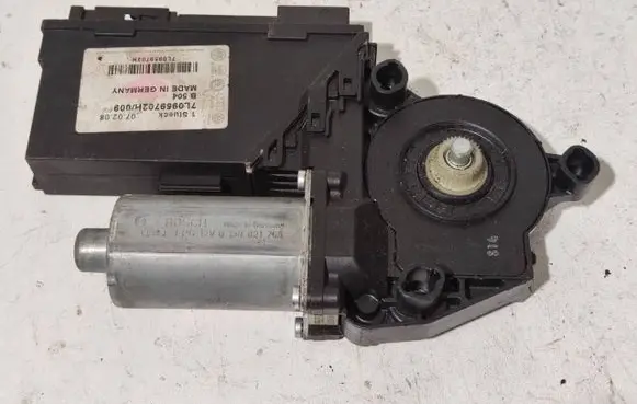 Volkswagen Touareg I Front door window regulator motor 3D1959792F