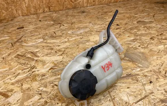 BMW 3 F30 F35 F31 Coolant expansion tank/reservoir 7609468