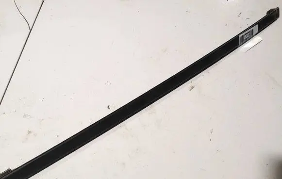 Honda FR-V Front door glass trim molding 