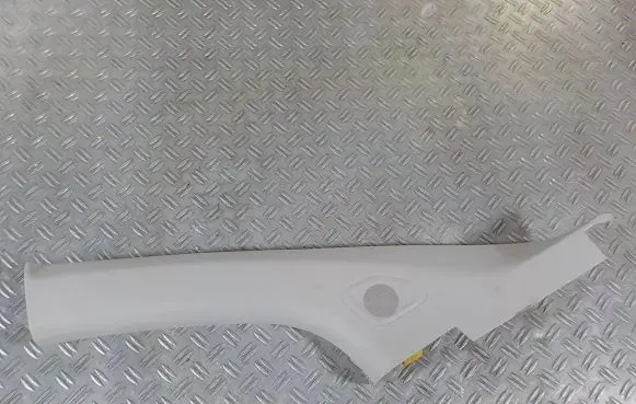 (D)pillar trim (top)