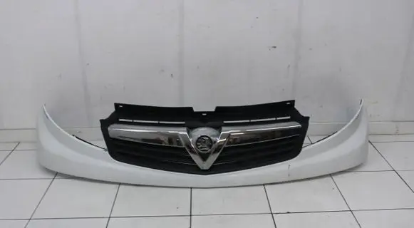 Opel Vivaro Front bumper upper radiator grill 