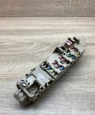 Mazda 323 Fuse module 8E280534 4800