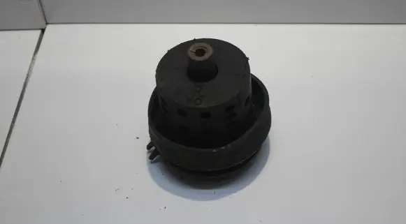 Volkswagen Golf III Engine mount bracket 357199611