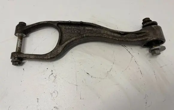 Rear upper control arm/wishbone