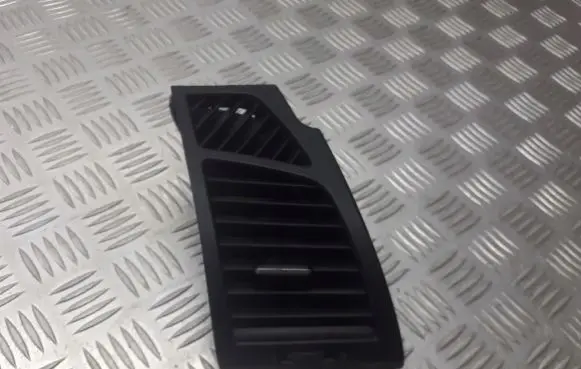 BMW 1 E81 E87 Dashboard air vent grill cover trim 51607059188