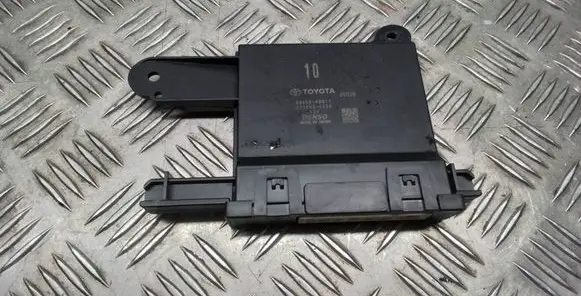 Toyota RAV 4 (XA50) Air conditioner control unit module 8865042811