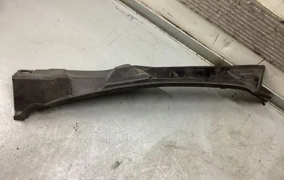 Fender mounting bracket