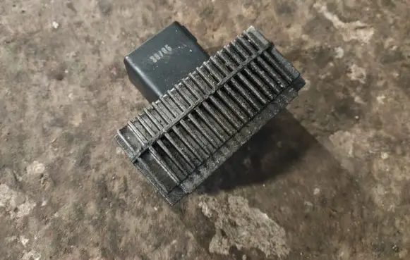 Glow plug pre-heat relay