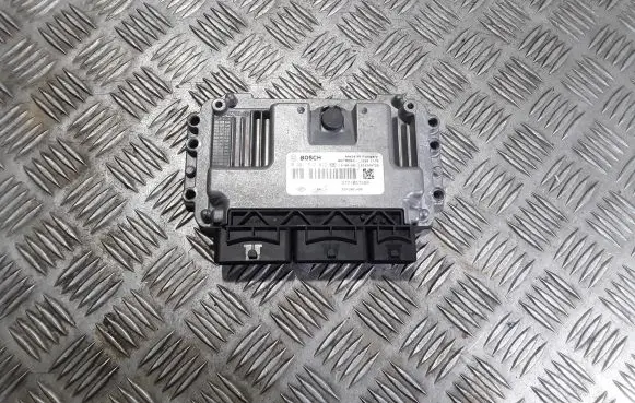 Renault Twingo III Engine control unit/module 237105748R 0261S12022