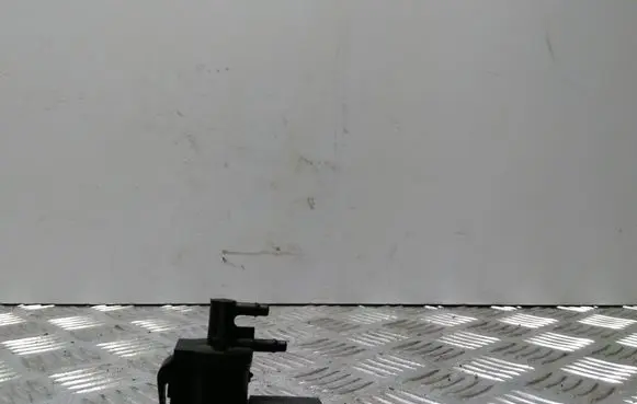 Volkswagen PASSAT B6 Vacuum valve 1K0906283A