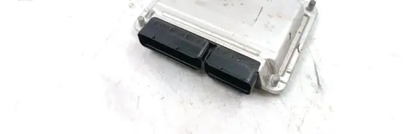 Volkswagen PASSAT B5.5 Engine control unit/module 2284486