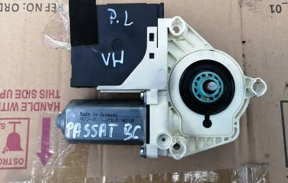 Volkswagen PASSAT B6 Front door window regulator motor F005S00294 974627103 1K0959793L