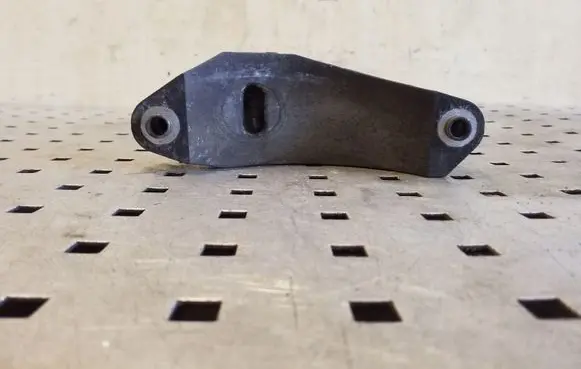 Land Rover Range Rover Sport L320 A/C compressor mount bracket JPD500121