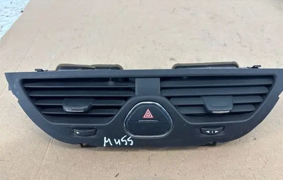 Opel Corsa E Dash center air vent grill 39031634 10142368 30931634