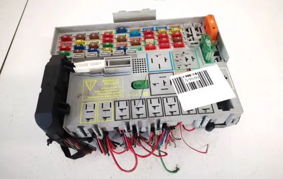 Opel Zafira A Fuse box set 24412497