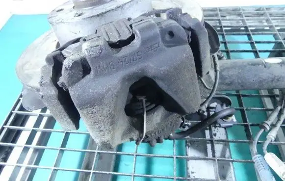 Front brake caliper