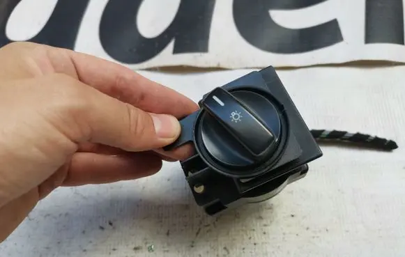 Mercedes-Benz B W245 Light switch A1695451004 1695451004