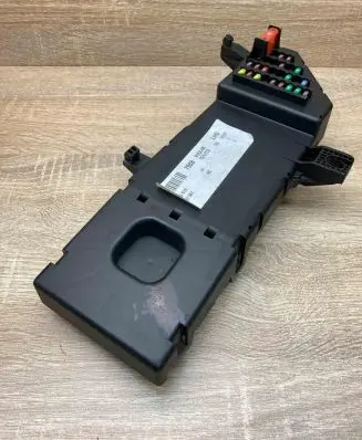 Opel Signum Fuse module 13193587 13223678