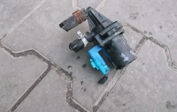 Ford Focus C-MAX ABS pump bracket POZOSTAE
