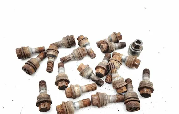 Audi Q3 F3 Nuts/bolts 