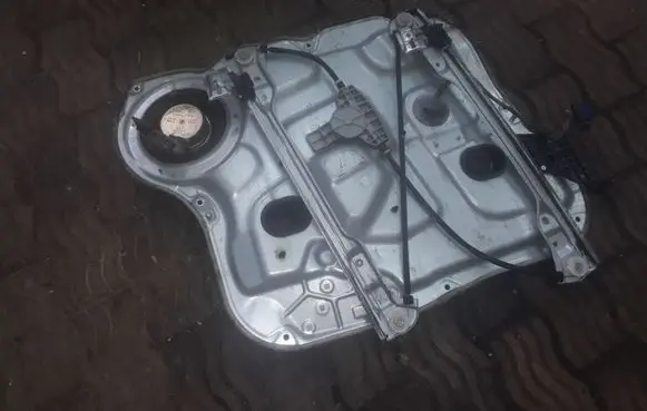 Hyundai Santa Fe Front window lifting mechanism without motor NOCODE