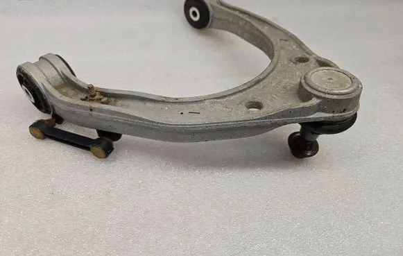 Volkswagen Touareg I Front lower control arm/wishbone 7L0407047B