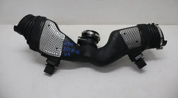 Mercedes-Benz CLS C219 Air intake duct part A6420943497