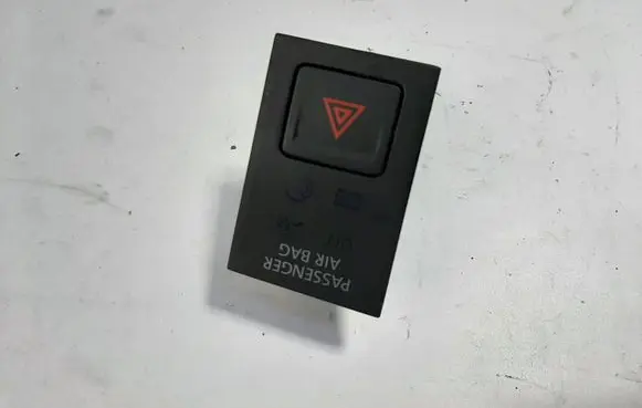 Volkswagen Golf VII Hazard light switch 5G1919225A