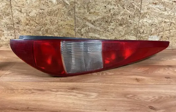 Ford Mondeo Mk III Rear/tail lights 1S7113404C 0374D