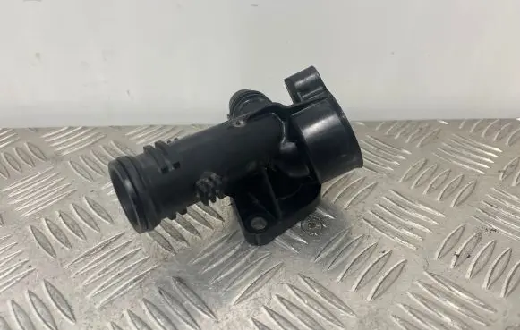 Audi A8 S8 D4 4H Engine coolant pipe/hose 079121137K