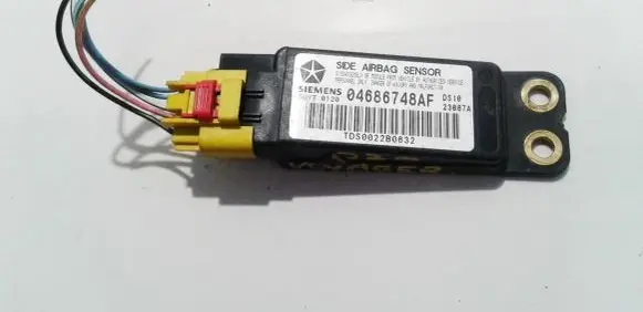 Chrysler Voyager Airbag deployment crash/impact sensor 04686748AF 5WY70120