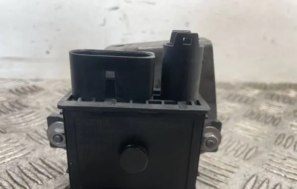 BMW 5 E60 E61 Glow plug pre-heat relay GSE105 0522120703 E2110022367