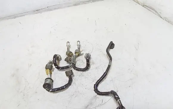 Jaguar XF X250 Fuel injector supply line/pipe 