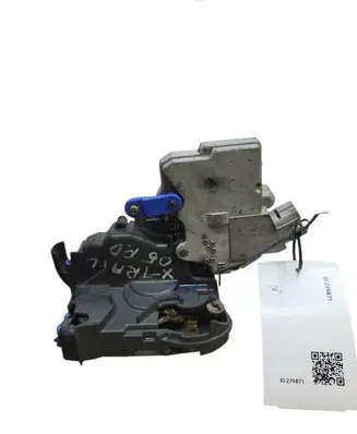Nissan X-Trail T30 Front door lock