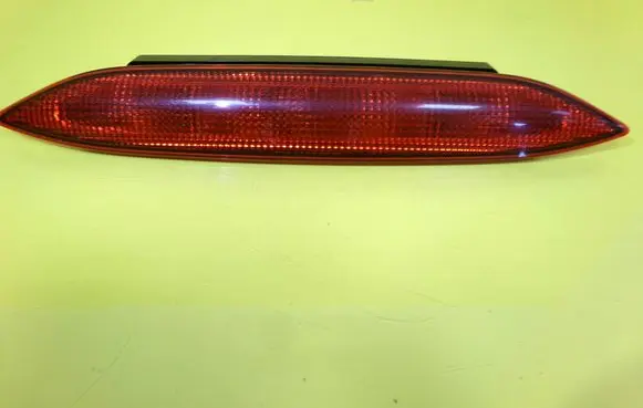Third/center stoplight