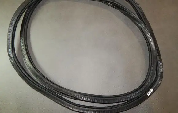 Volkswagen Tiguan Rear door rubber seal (on body) 5NA867913B