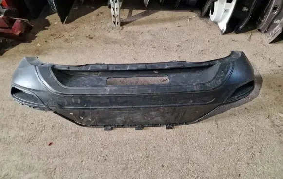 Front bumper lip
