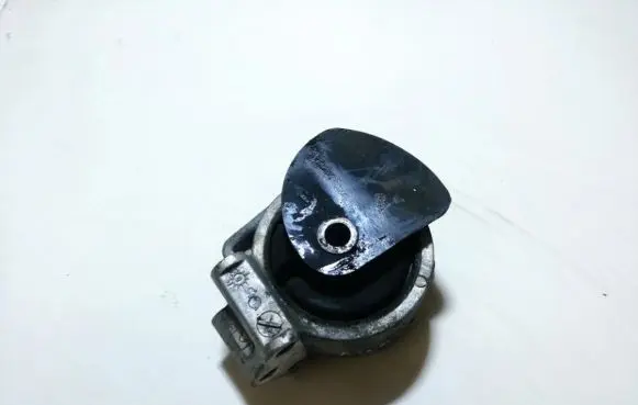 Volvo S40, V40 Engine mount bracket 30814380 3318040