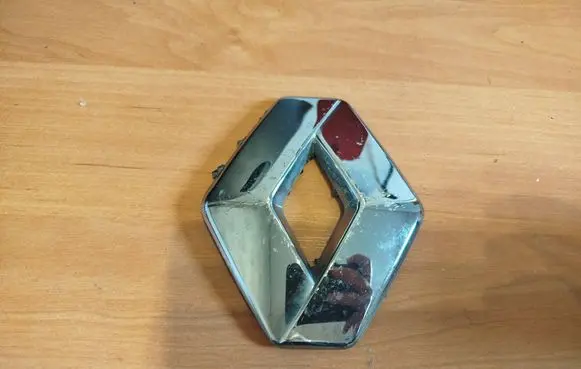 Renault Twingo III Manufacturers badge/model letters 