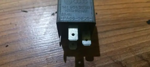 Volkswagen PASSAT B3 Other relay 141951253b v23134-b52-x227