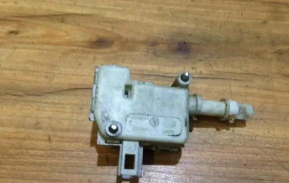 Volkswagen Golf IV Central locking motor 