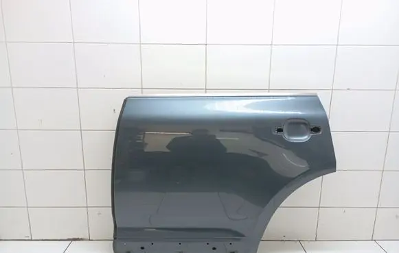 Volkswagen Touareg I Rear door 