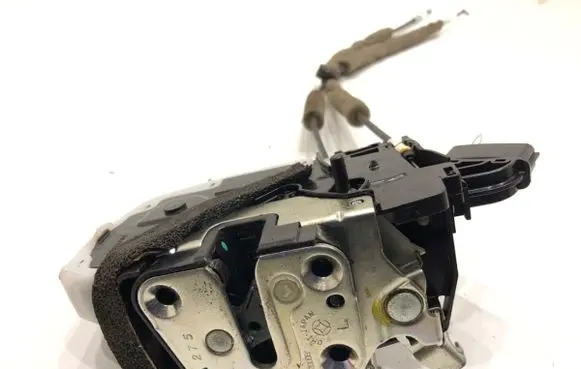Nissan Leaf I (ZE0) Rear door lock