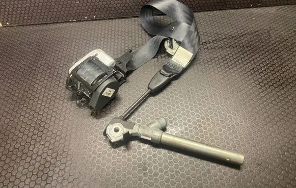 Peugeot 4007 Front seatbelt 604675800A