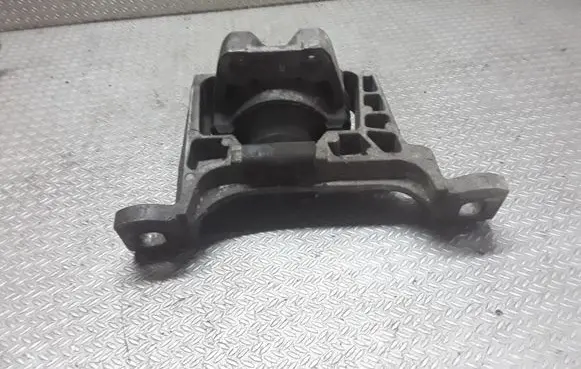 Mazda 3 I Engine mount bracket