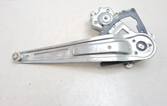 Rear door manual window regulator