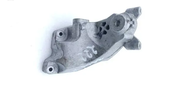 Mercedes-Benz S W222 Engine mounting bracket A6422235704