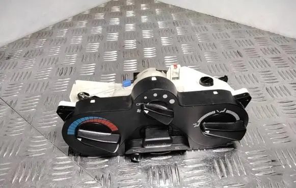 Mitsubishi Carisma Climate control unit MB947677 MB947678